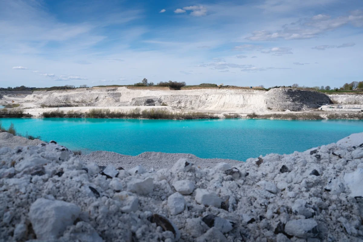 Bagni di San Filippo — formazioni di travertino bianco, la Balena Bianca